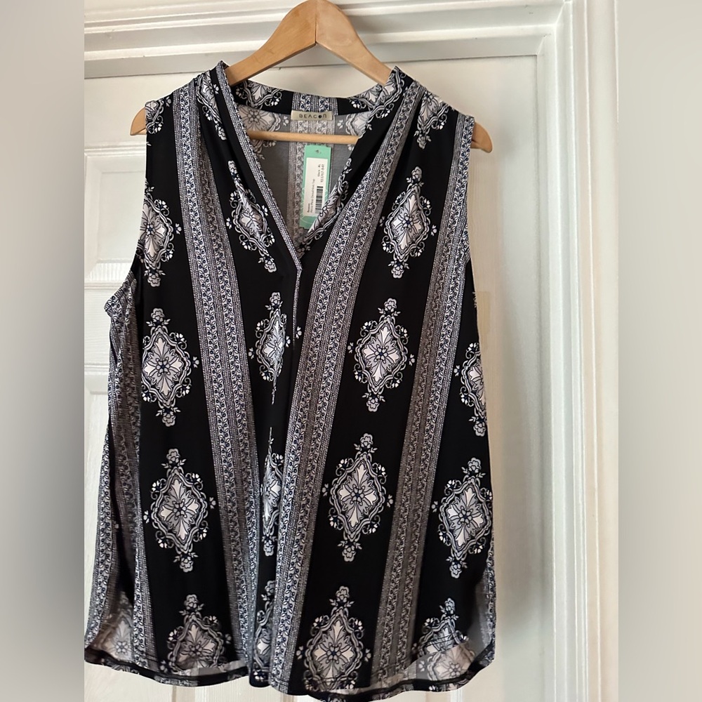 NWT womens sleeveless blouse